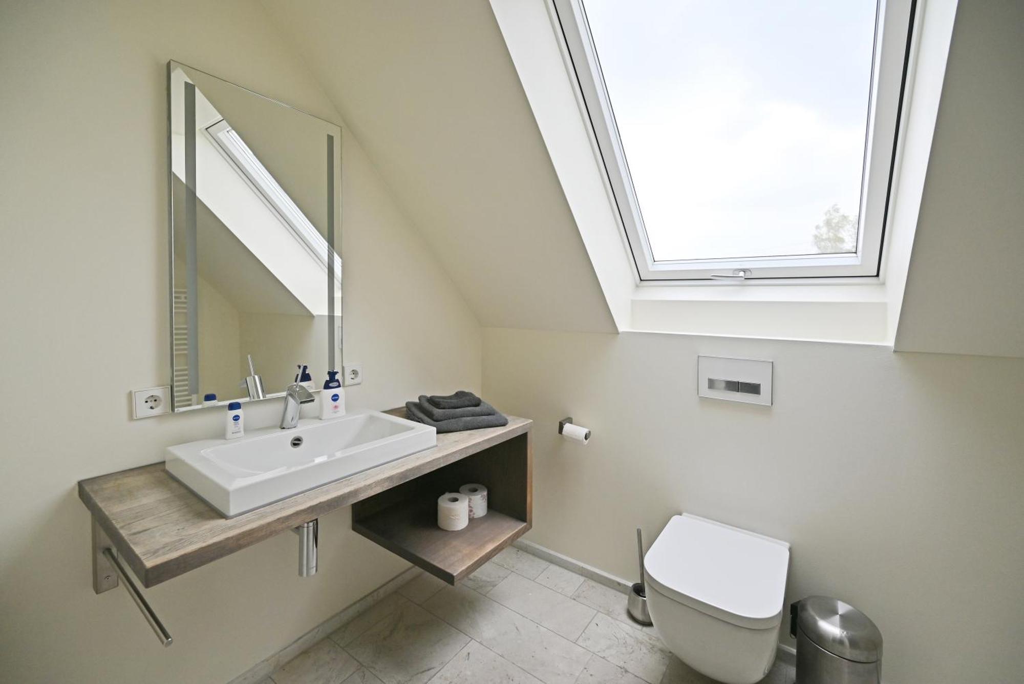 Modernes & Gepflegtes Hotelzimmer Mit Kueche! Bernstadt  Экстерьер фото