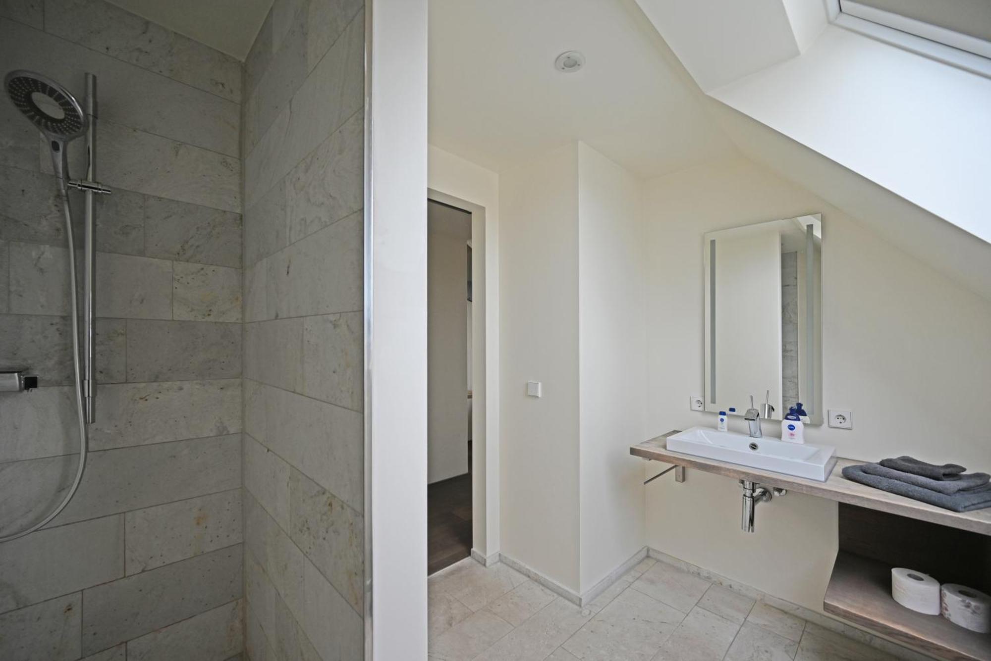 Modernes & Gepflegtes Hotelzimmer Mit Kueche! Bernstadt  Экстерьер фото