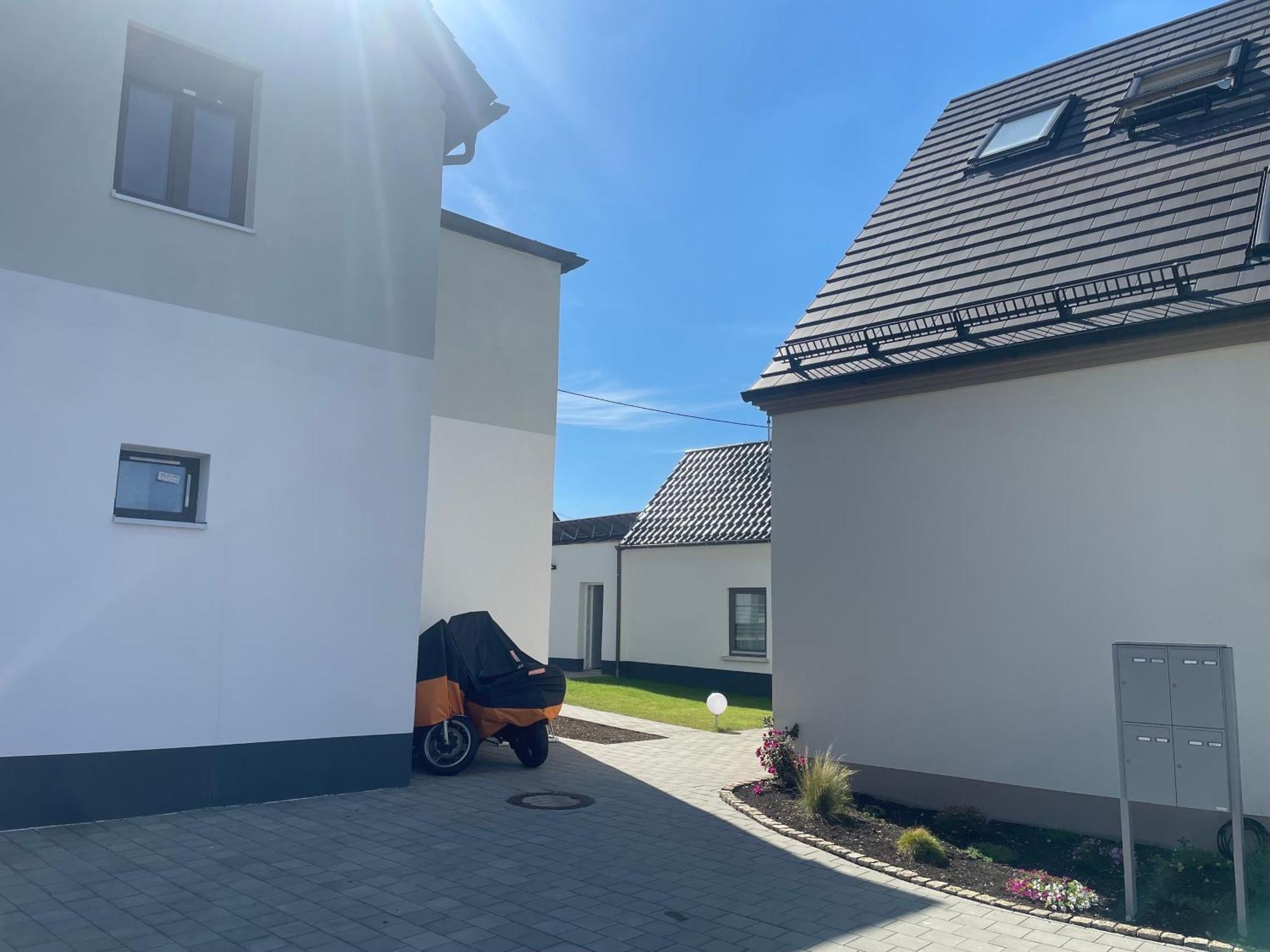 Modernes & Gepflegtes Hotelzimmer Mit Kueche! Bernstadt  Экстерьер фото