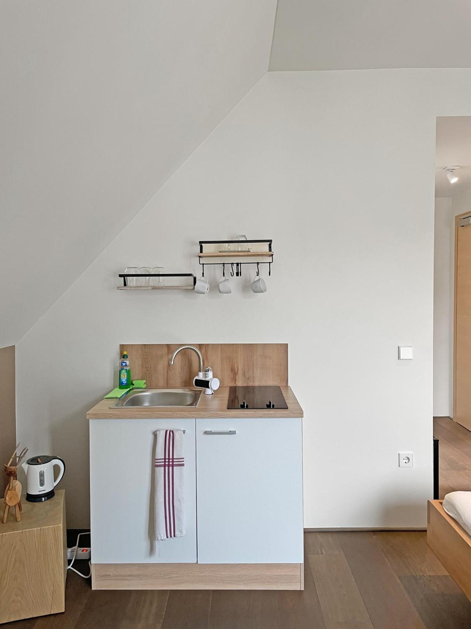 Modernes & Gepflegtes Hotelzimmer Mit Kueche! Bernstadt  Экстерьер фото